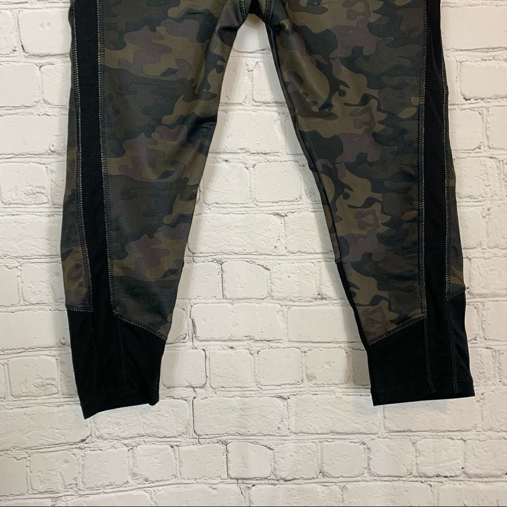 Therapy performance compression leggings camo size large - Picture 7 of 9
